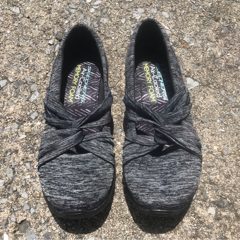 Sketchers Black White Air Cooled Memory Foam Fabric Slipon